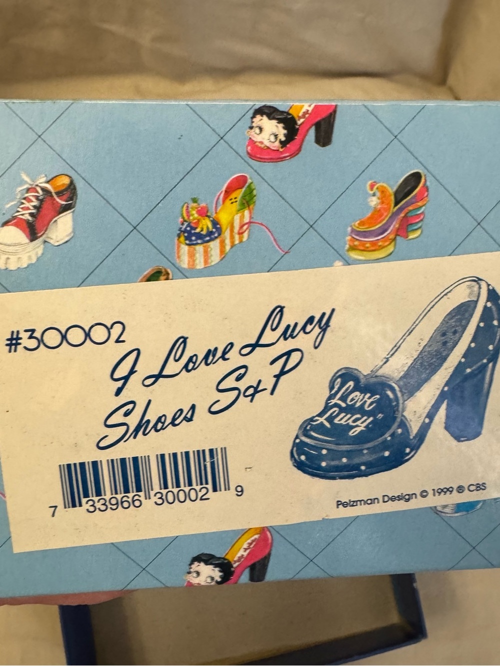 Vintage 1999 I Love Lucy High Heel Shoe Salt & Pepper Shakers Vandor - Picture 6 of 6